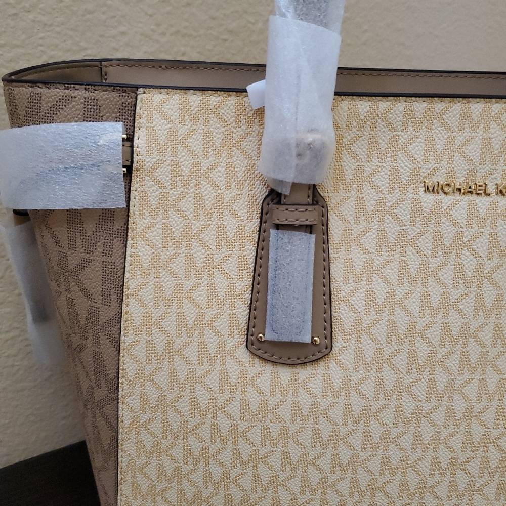 Michael kors Voyager Signature Logo Large Tote - Picture 6 of 12
